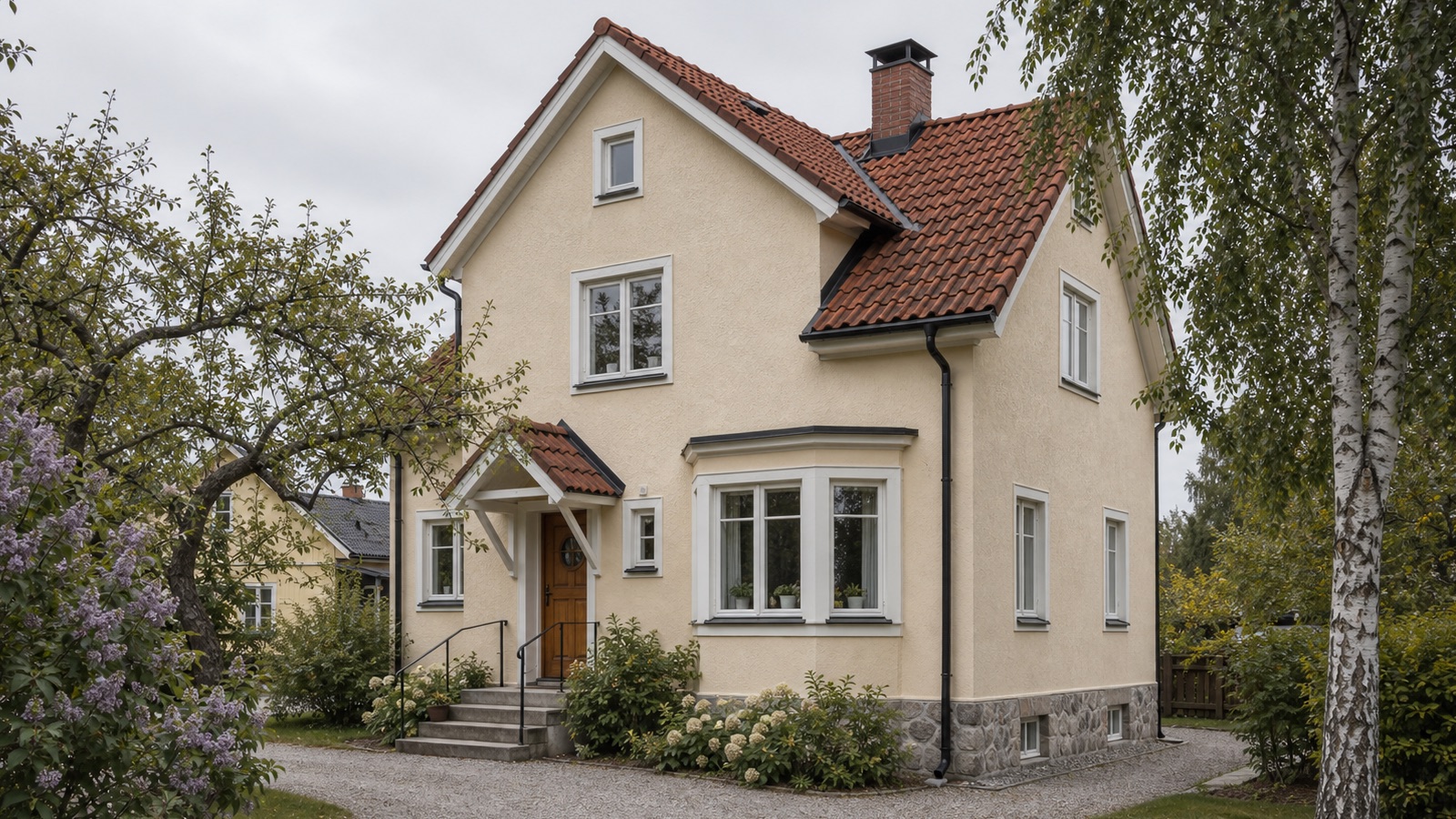 Fasadmålning i Vaxholm med nymålad fasad med lugn kulör och tydlig ytfinish för villor, fritidshus och mindre fastigheter