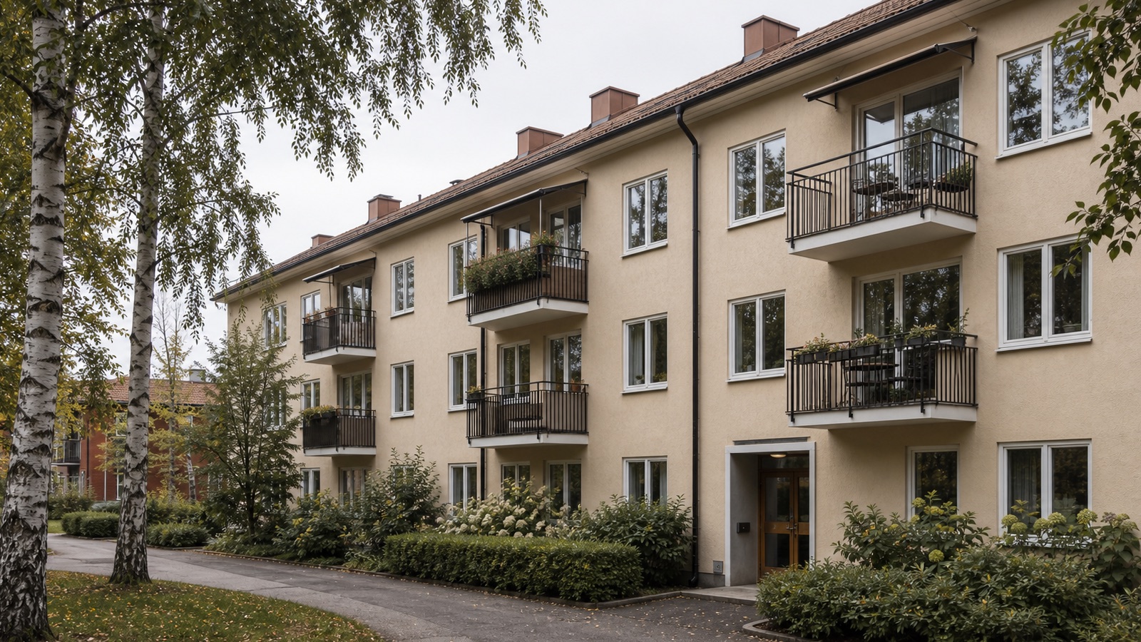 Putsfasader i Strängnäs med putsad fasad med varm nordisk finish för villor, äldre fastigheter och BRF:er